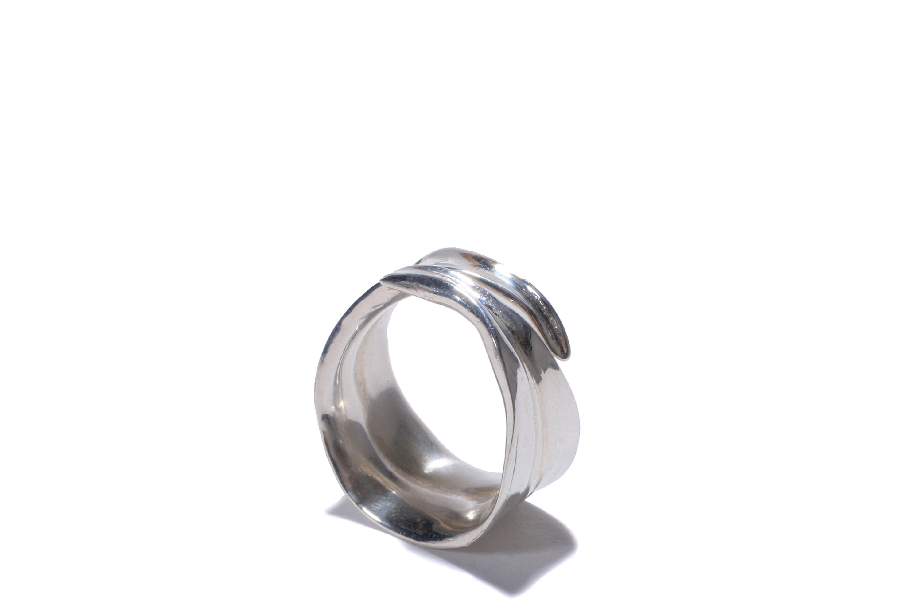 Harmony in Nature: The Leaf-Inspired Rings That Complete You